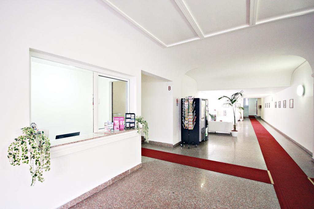 Guesthouse Holiday And Рим Экстерьер фото